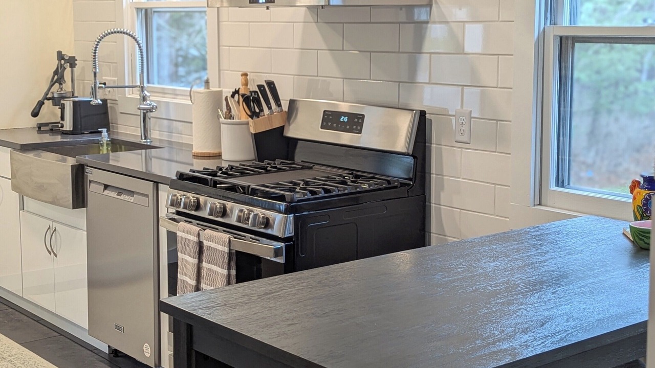 Photo of Kitchen in Lee