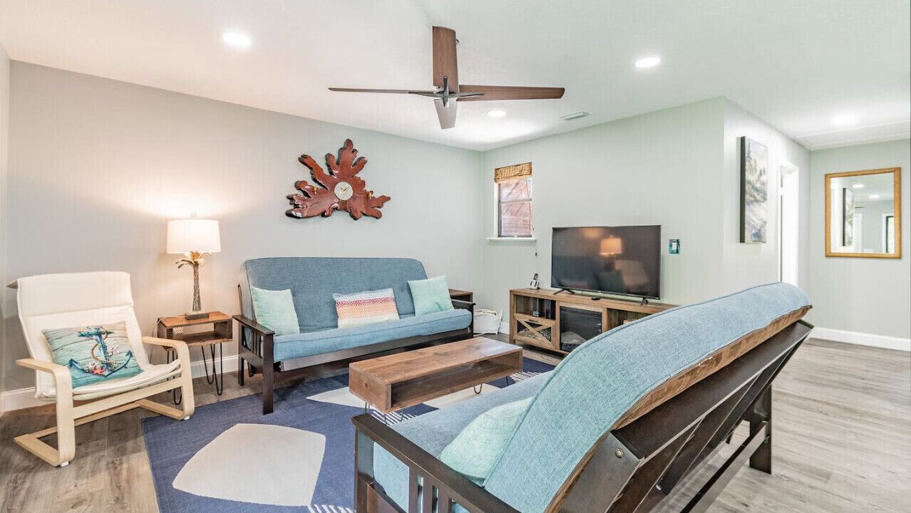 Photo of Livingroom in Weeki Wachee Gardens