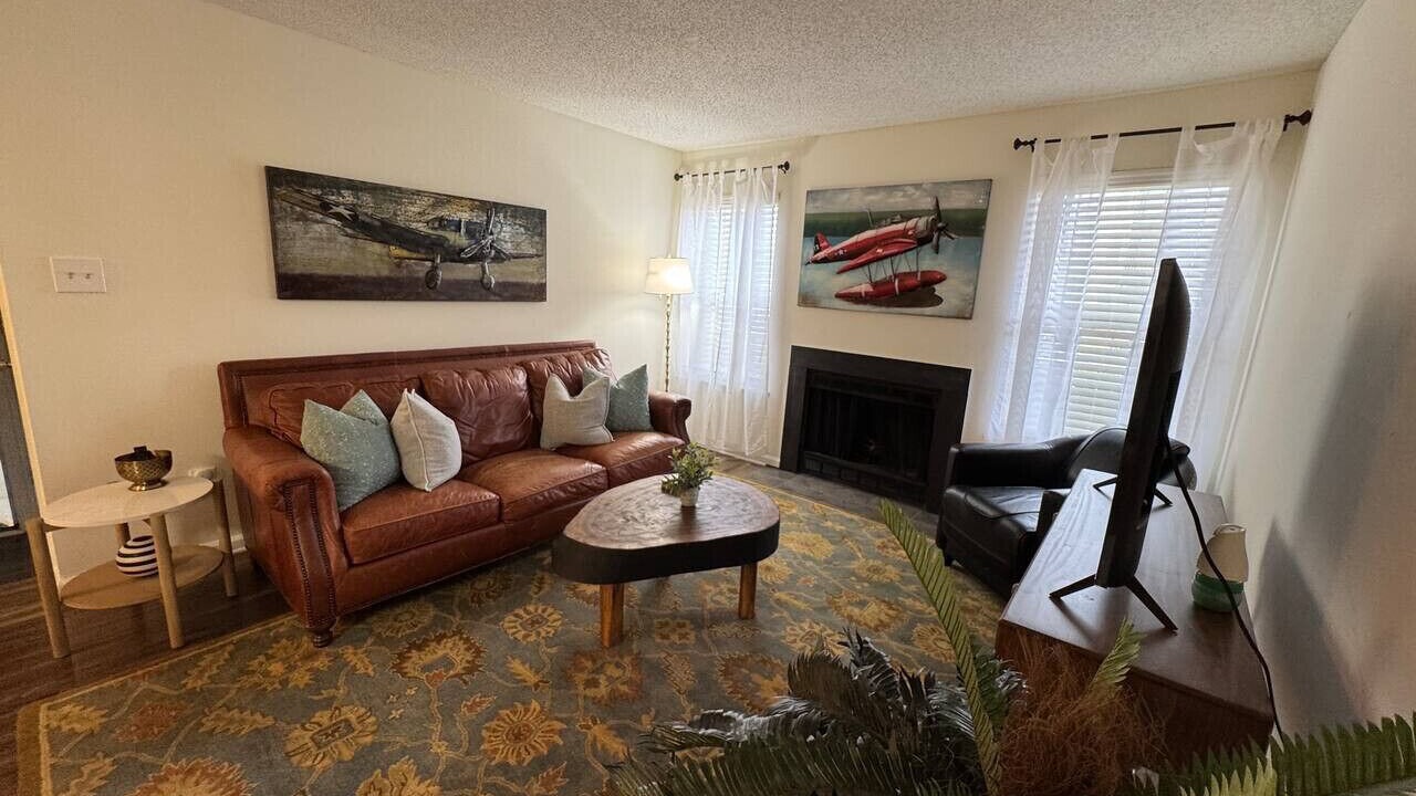 Photo of Livingroom in Northeast Virginia Beach