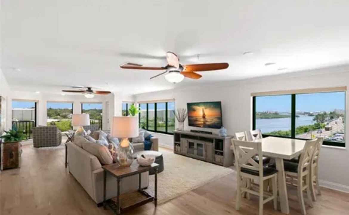 Photo of Livingroom in Independence Square