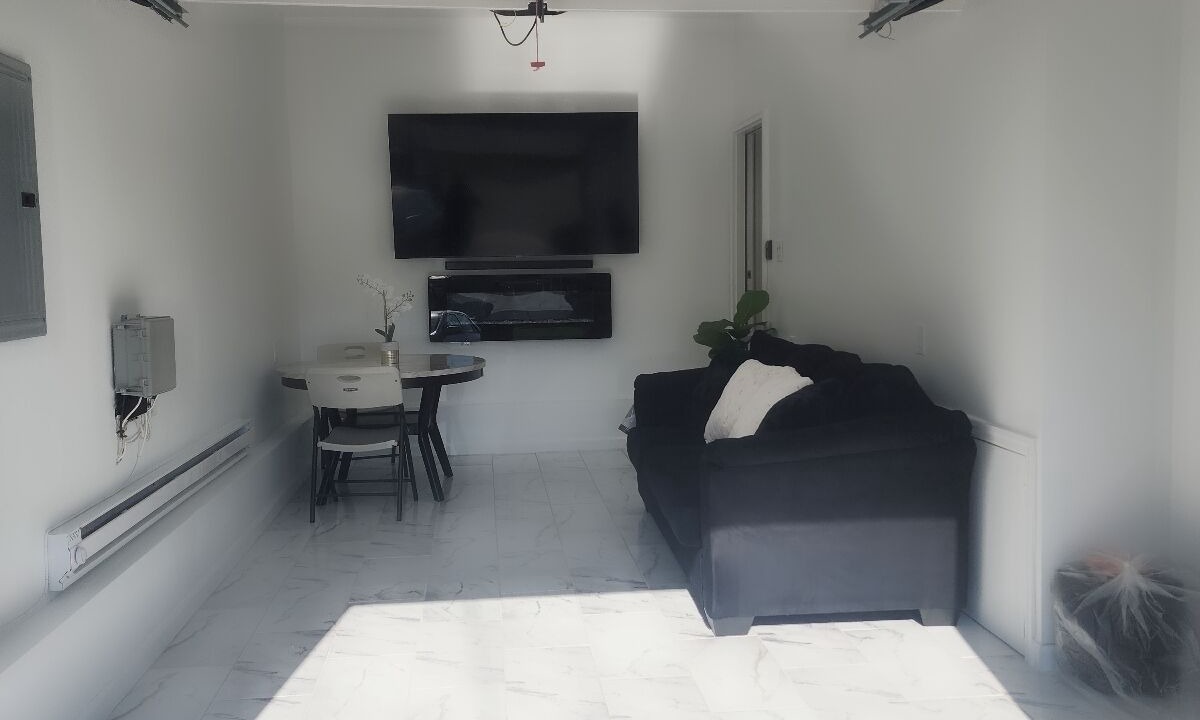 Photo of Livingroom in Baldwin Harbor