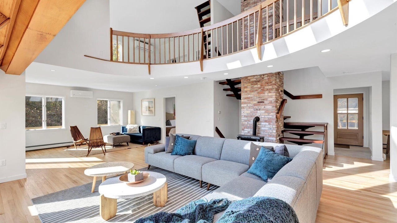 Photo of Livingroom in West Barnstable