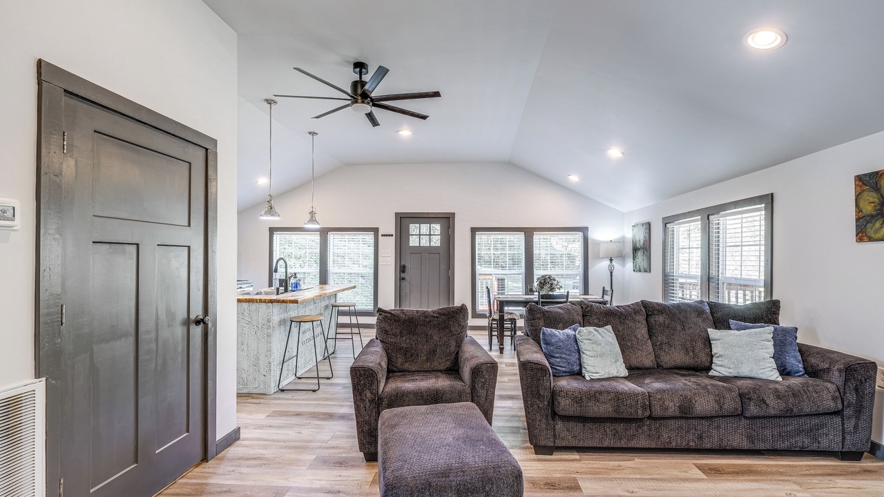 Photo of Livingroom in Warm Springs