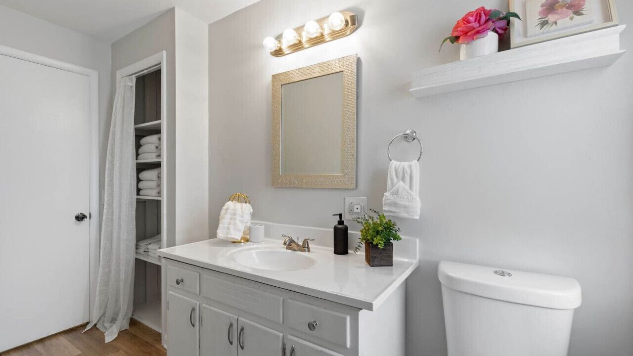 Photo of Bathroom in Palmyra