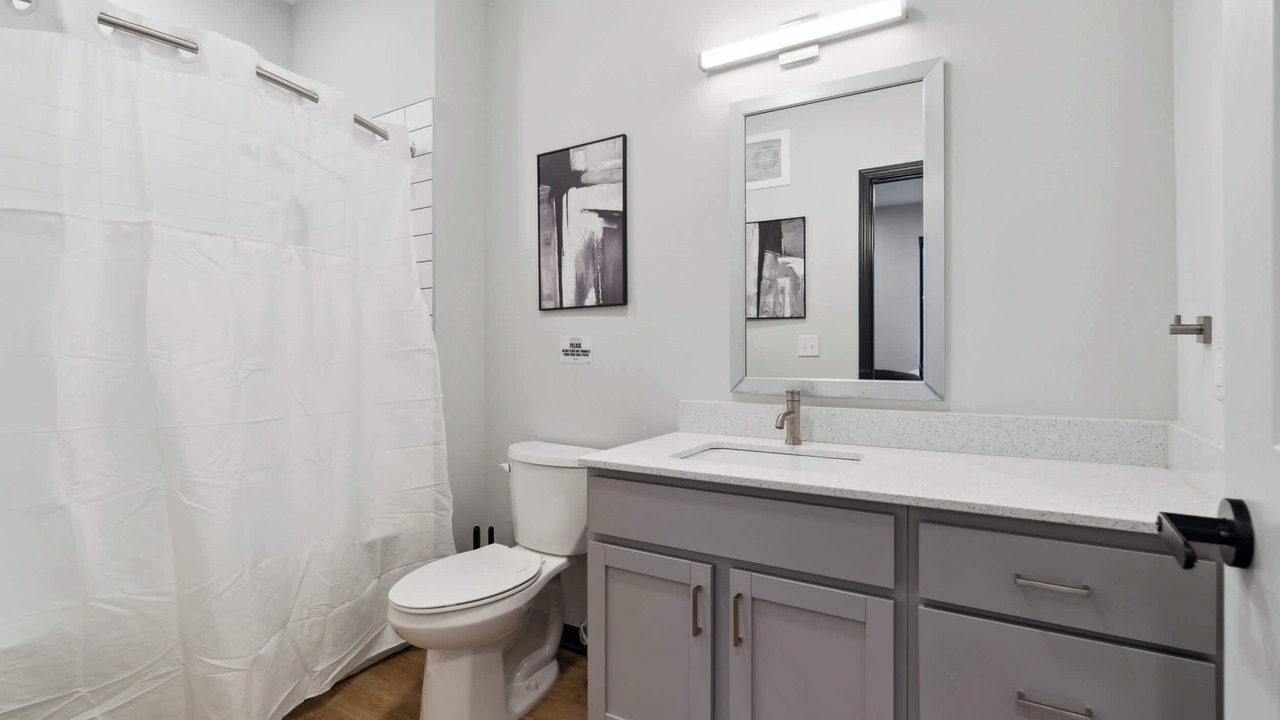 Photo of Bathroom in Lockerbie Square