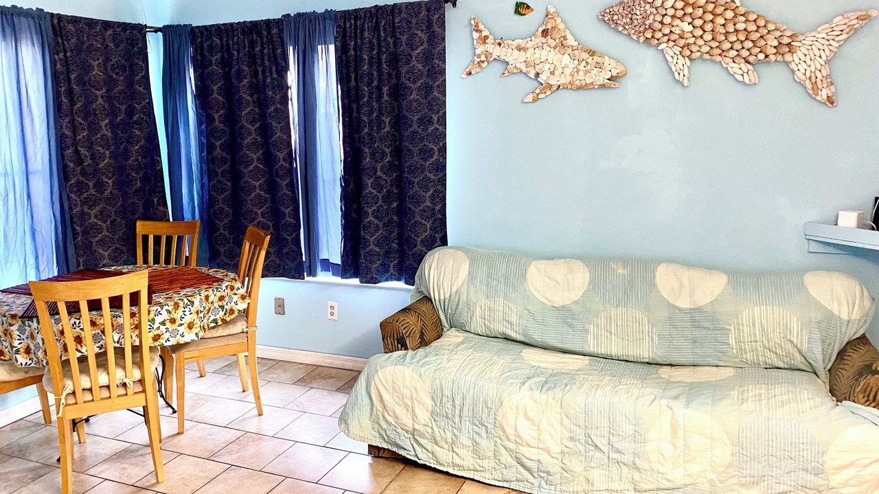 Photo of Livingroom in Biltmore Beach