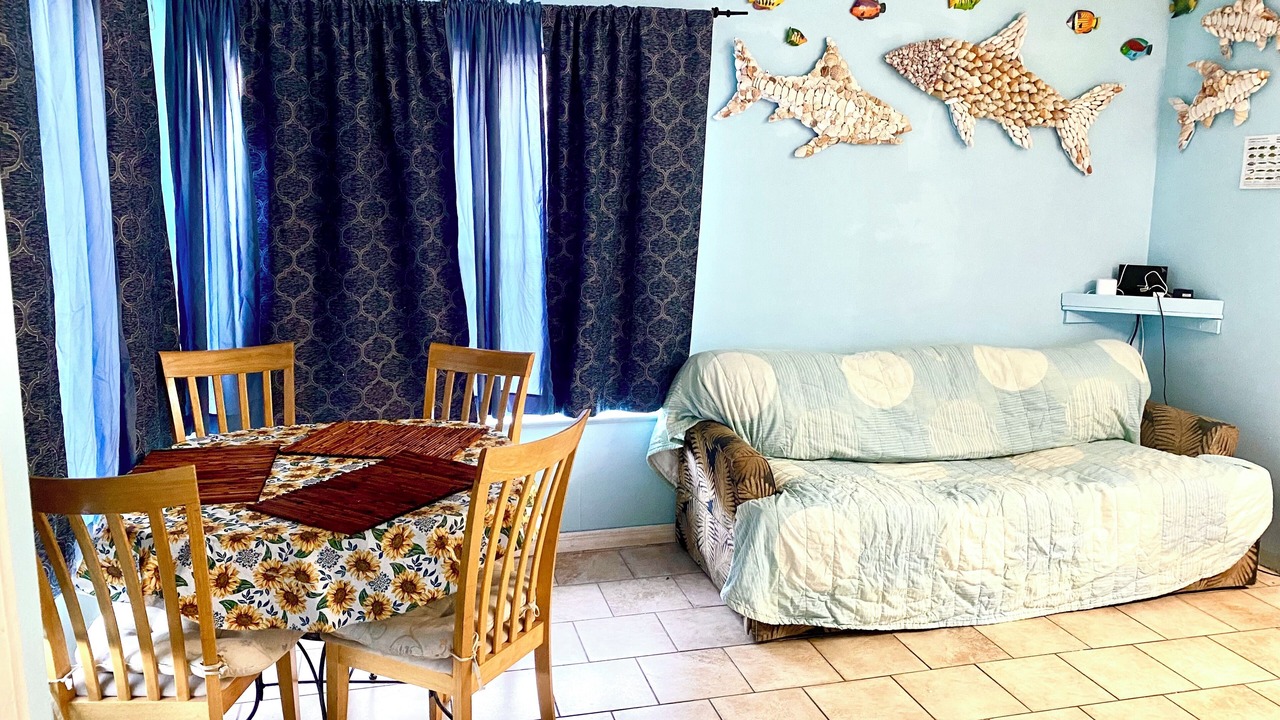 Photo of Livingroom in Biltmore Beach