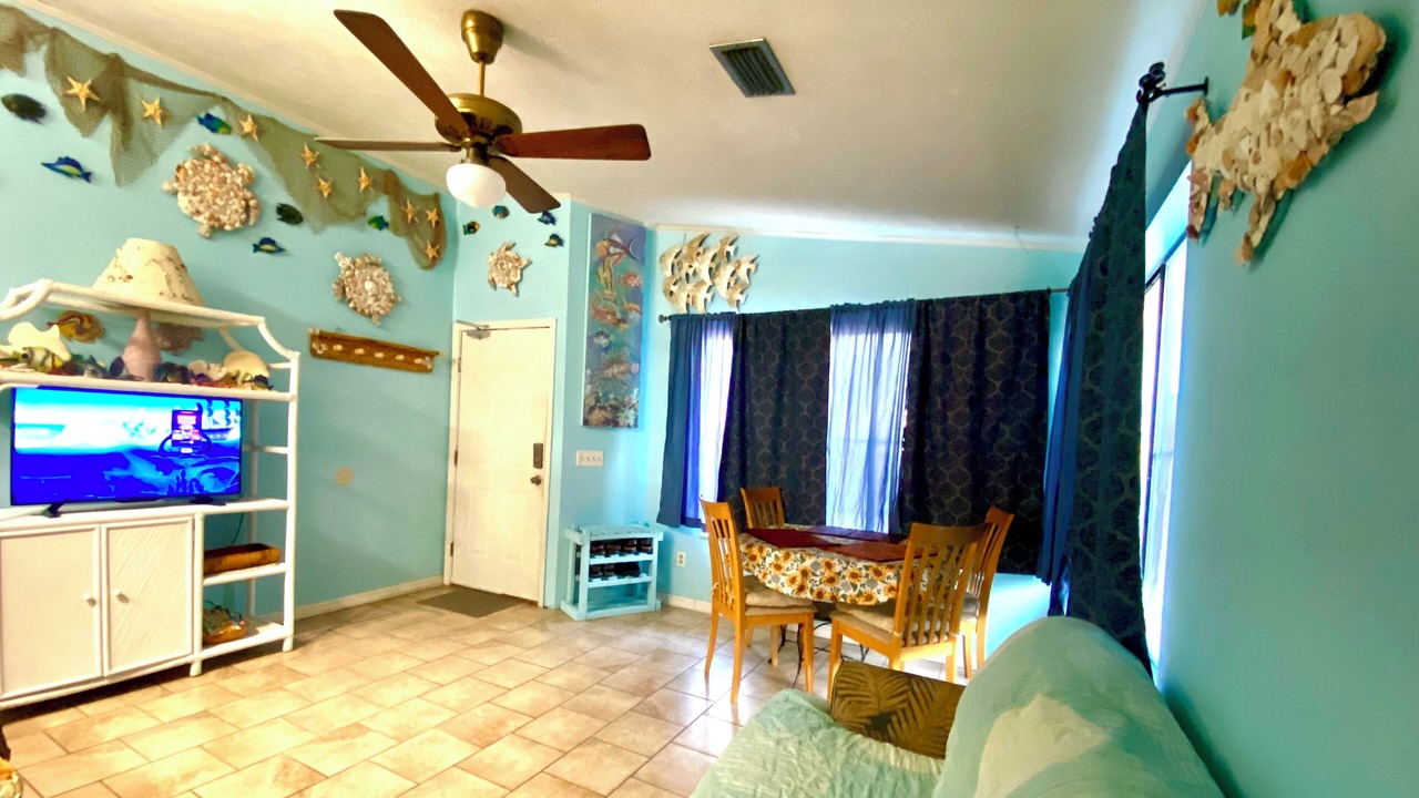 Photo of Livingroom in Biltmore Beach