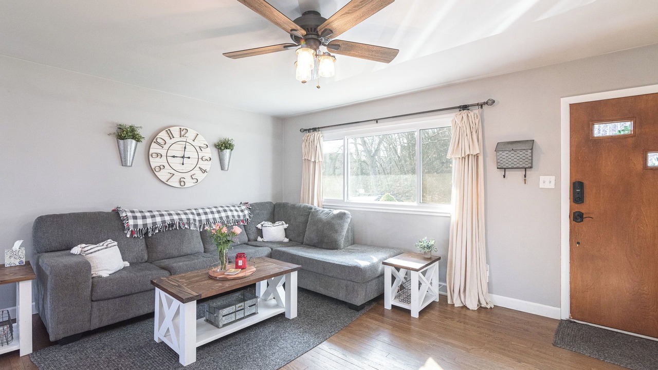 Photo of Livingroom in Michigan City