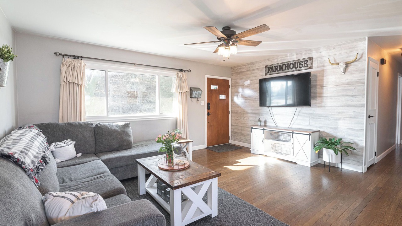 Photo of Livingroom in Michigan City