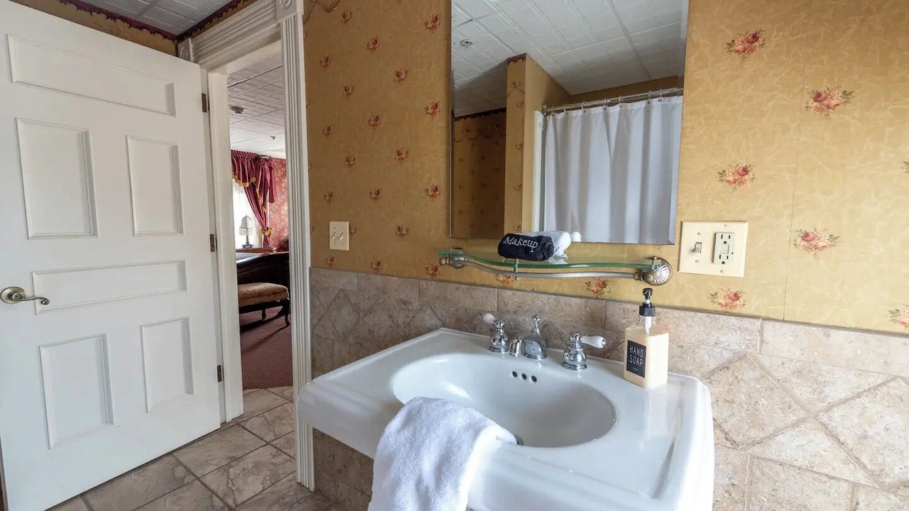 Photo of Bathroom in Geneseo