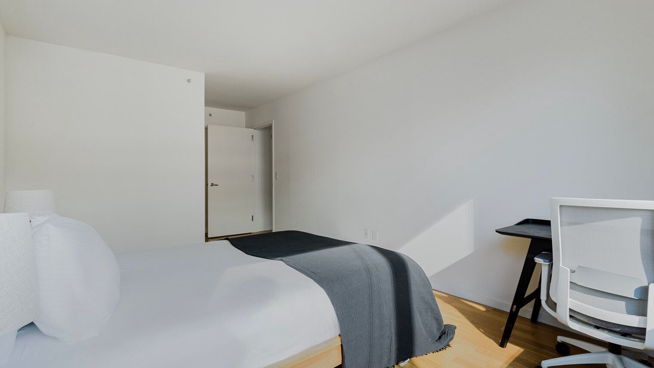 Photo of Bedroom in Hunters Point