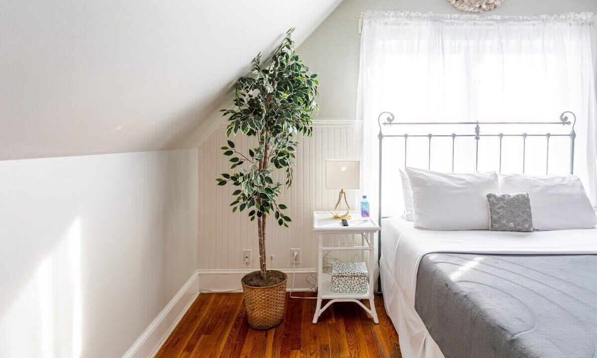 Photo of Bedroom in West End - West Side