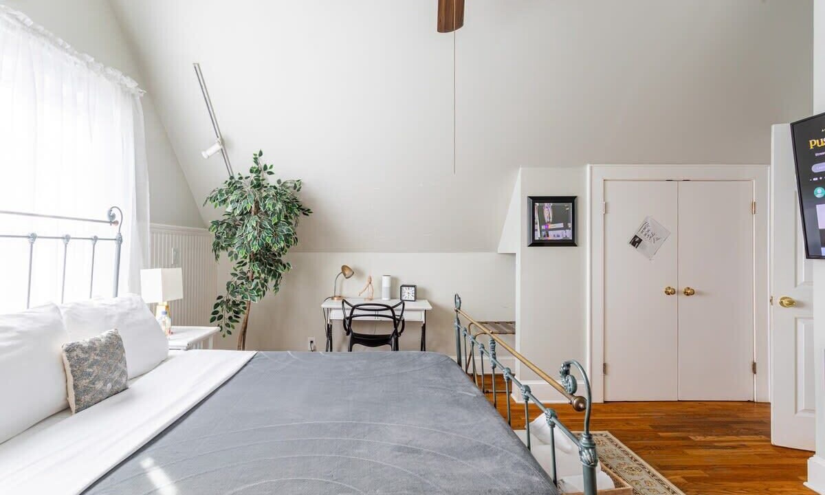 Photo of Bedroom in West End - West Side