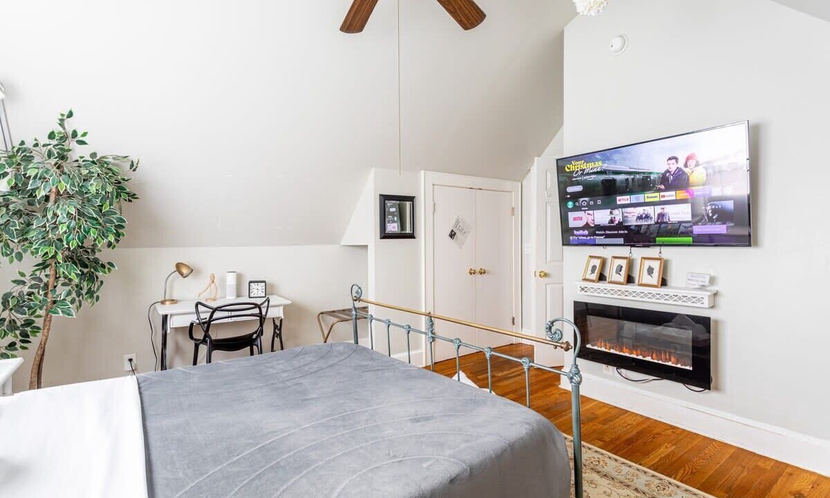 Photo of Bedroom in West End - West Side