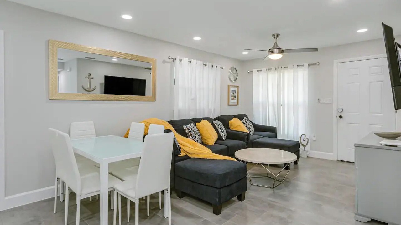 Photo of Livingroom in Titusville