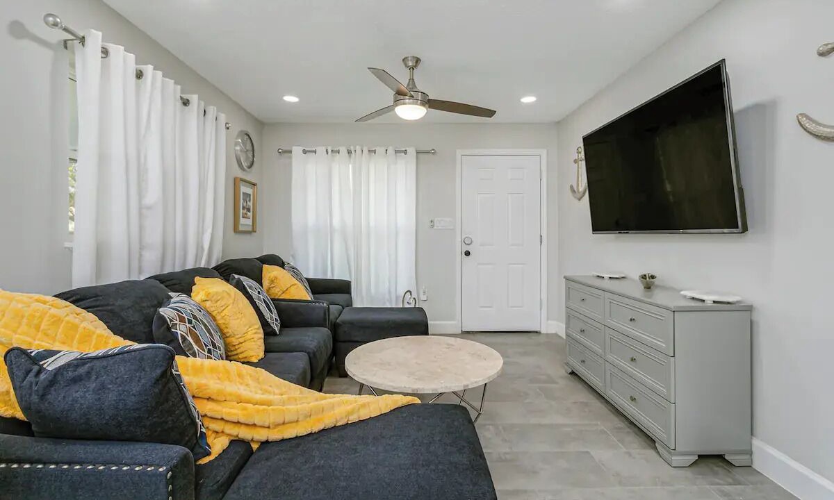 Photo of Livingroom in Titusville