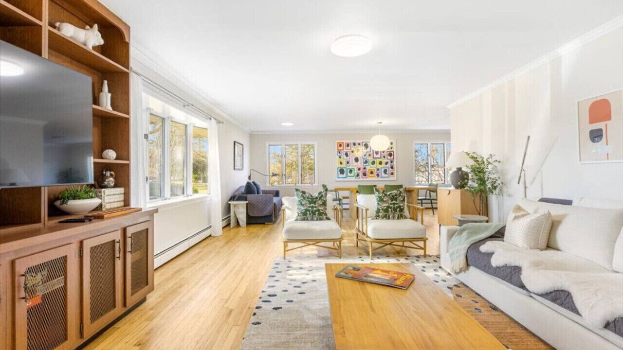 Photo of Livingroom in East Patchogue