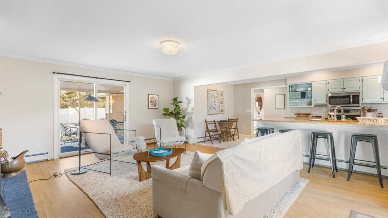 Photo of Livingroom in East Patchogue
