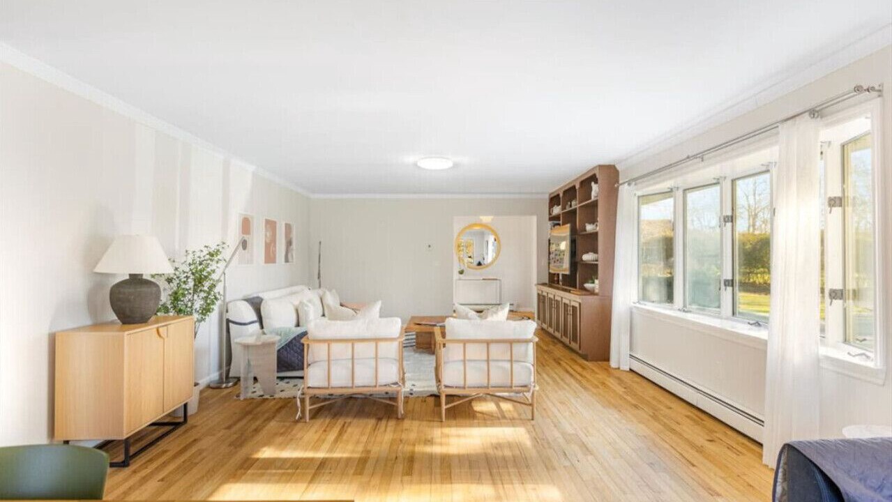 Photo of Livingroom in East Patchogue