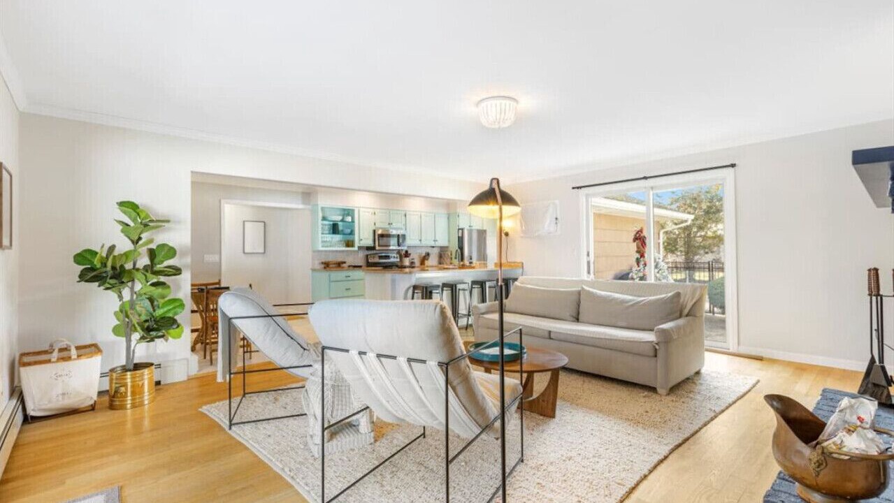 Photo of Livingroom in East Patchogue