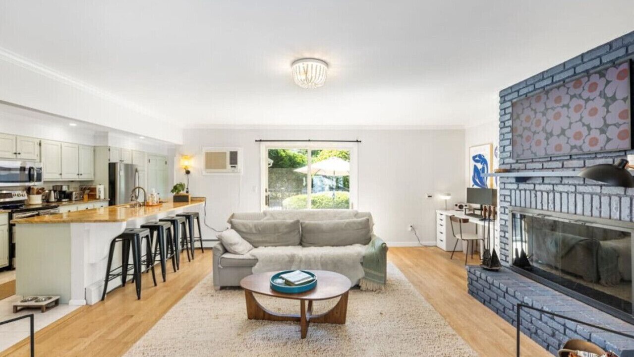 Photo of Livingroom in East Patchogue