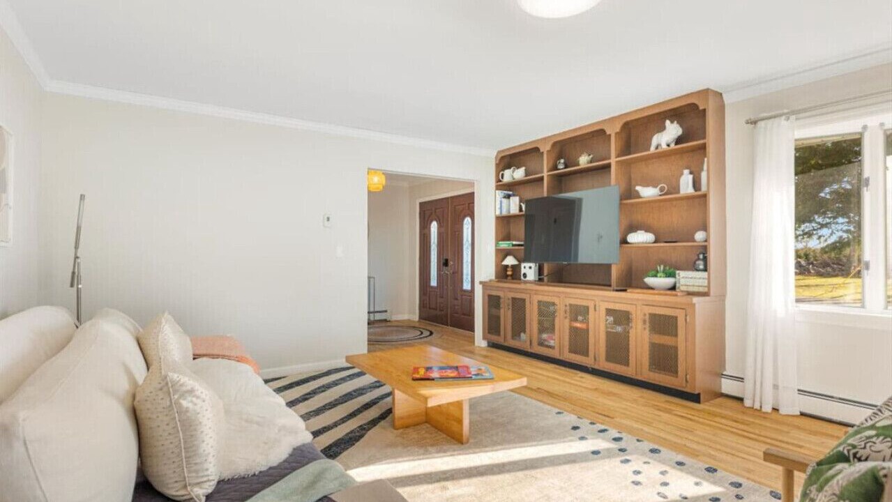 Photo of Livingroom in East Patchogue