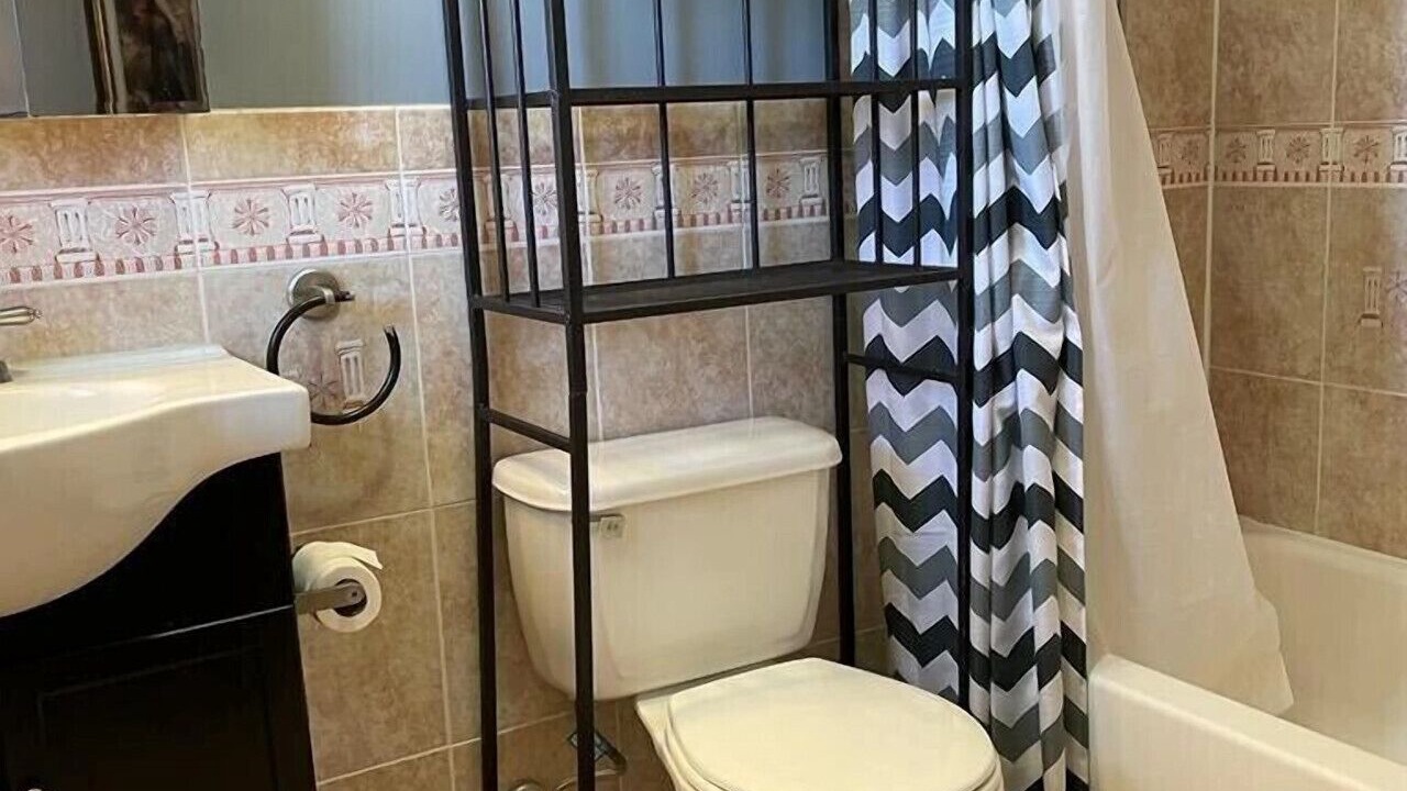 Photo of Bathroom in Union City