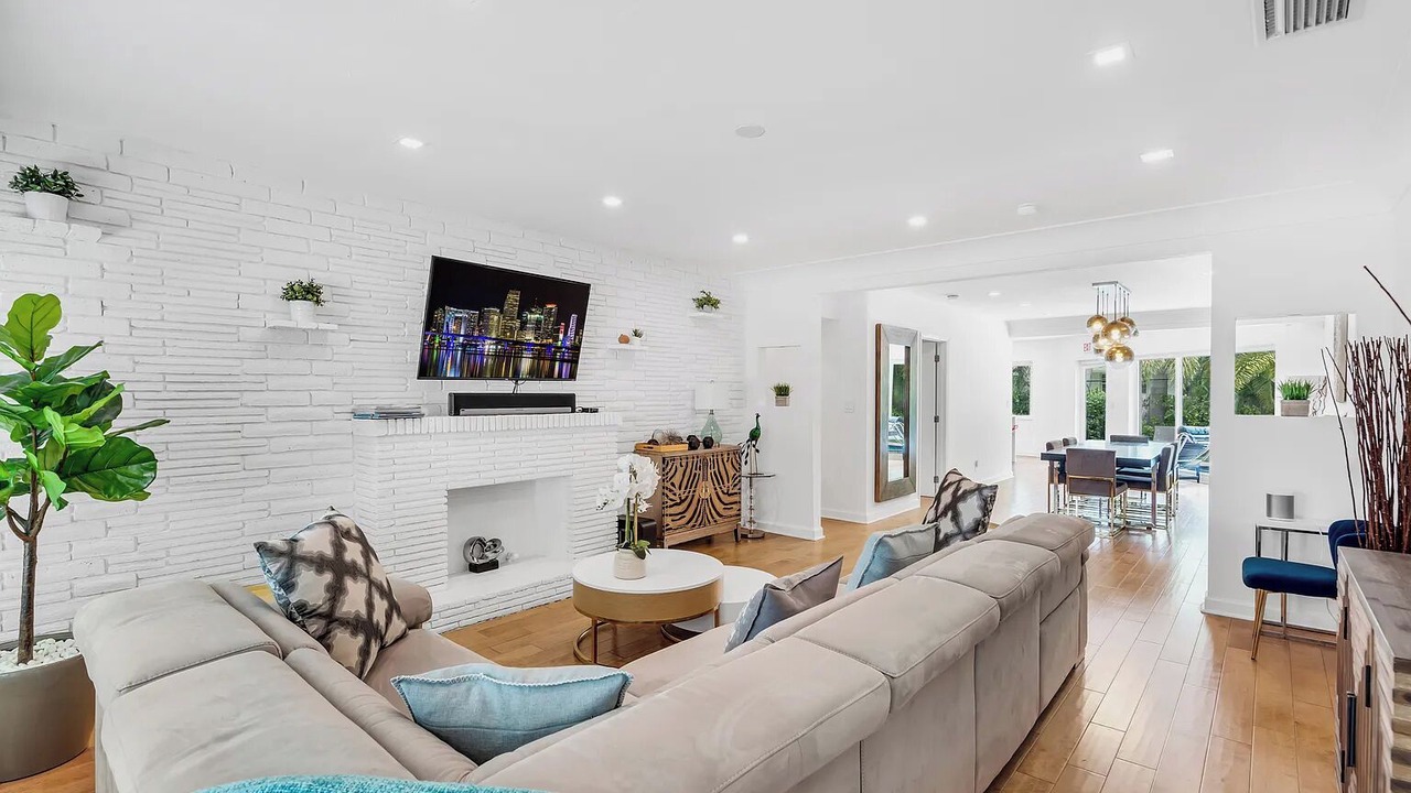 Photo of Livingroom in North Bay Village