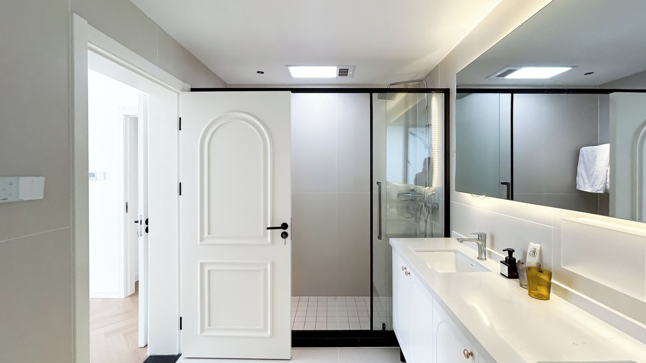 Photo of Bathroom in Downtown Shanghai