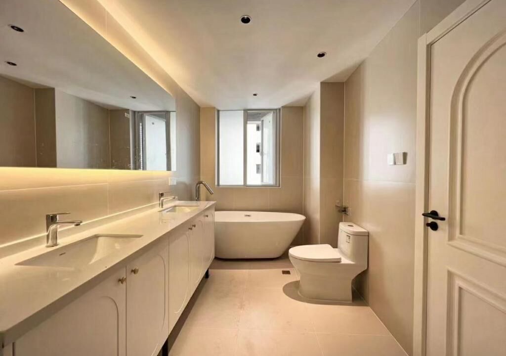 Photo of Bathroom in Downtown Shanghai