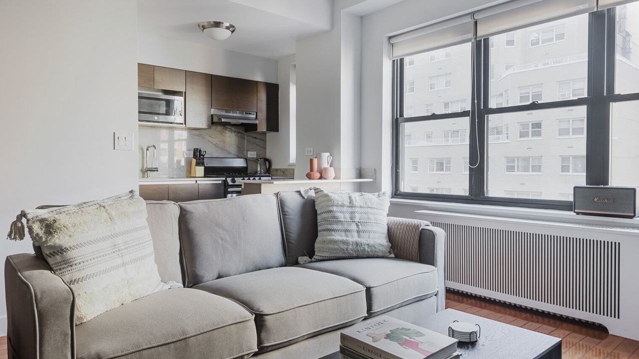 Photo of Livingroom in Sutton Place
