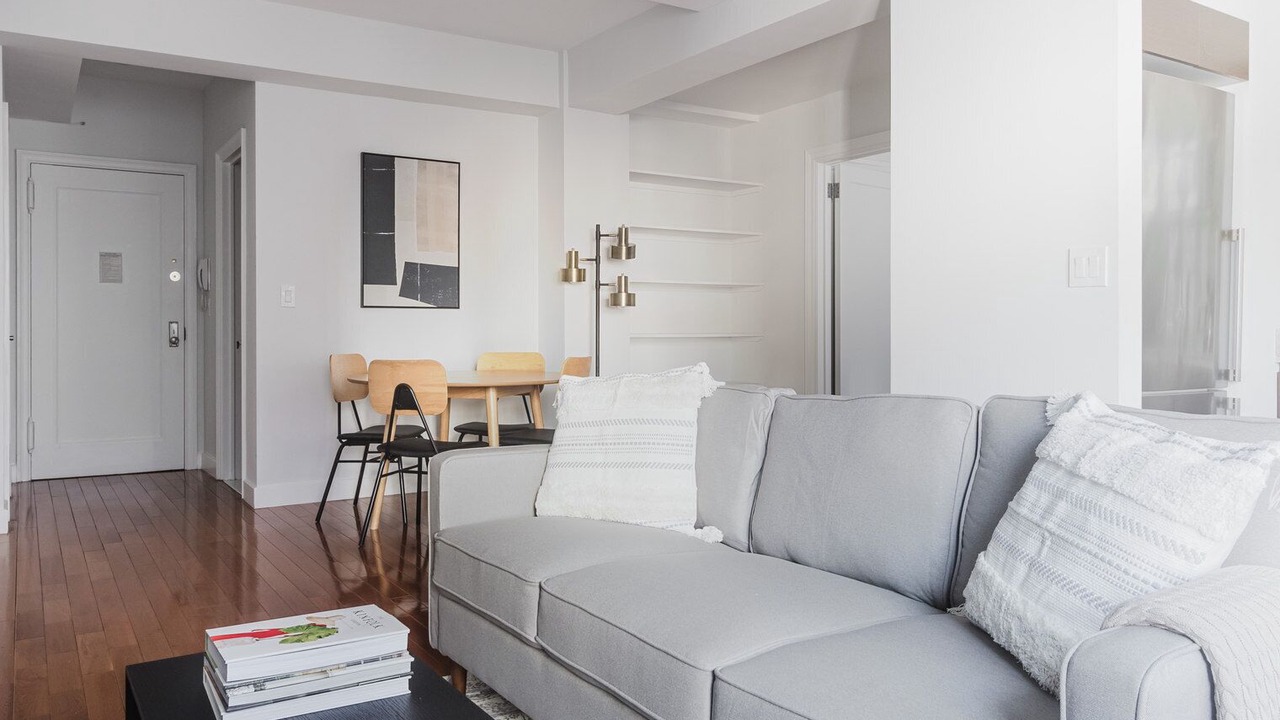 Photo of Livingroom in Sutton Place