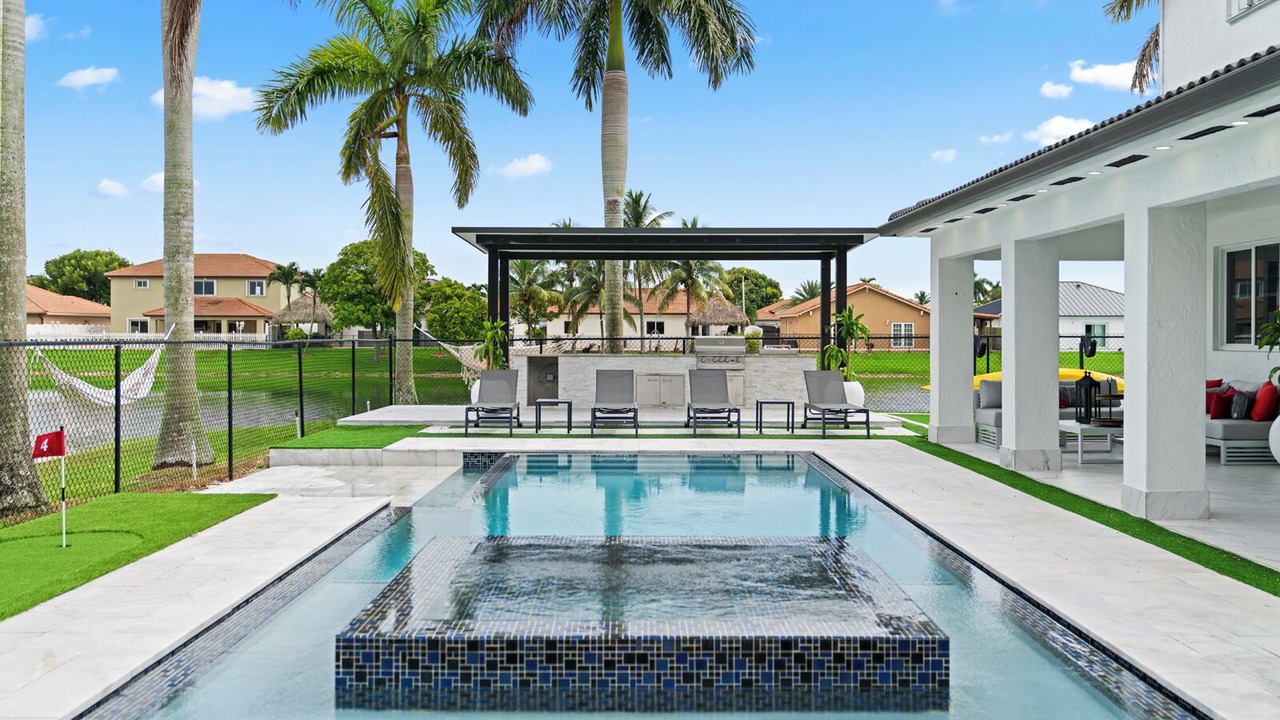 Photo of Outdoor in Ludlam