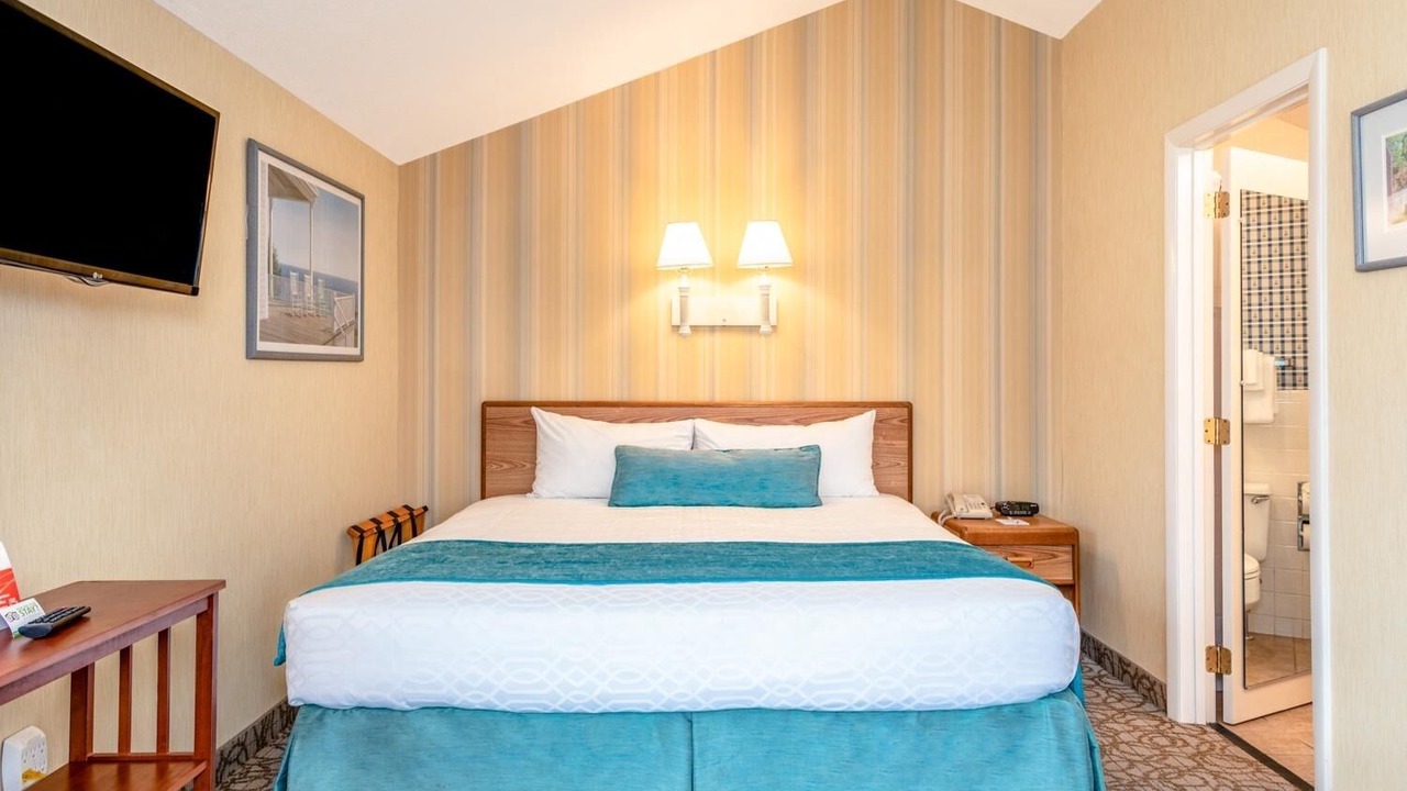 Photo of Bedroom in West Yarmouth