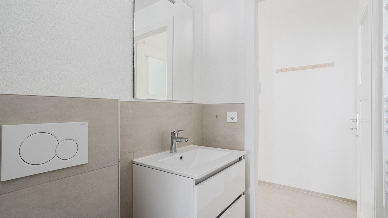 Photo of Bathroom in Iselin