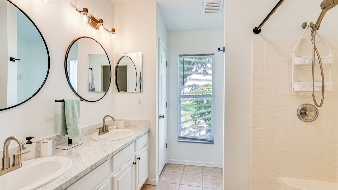 Photo of Bathroom in Beachwalk Isles