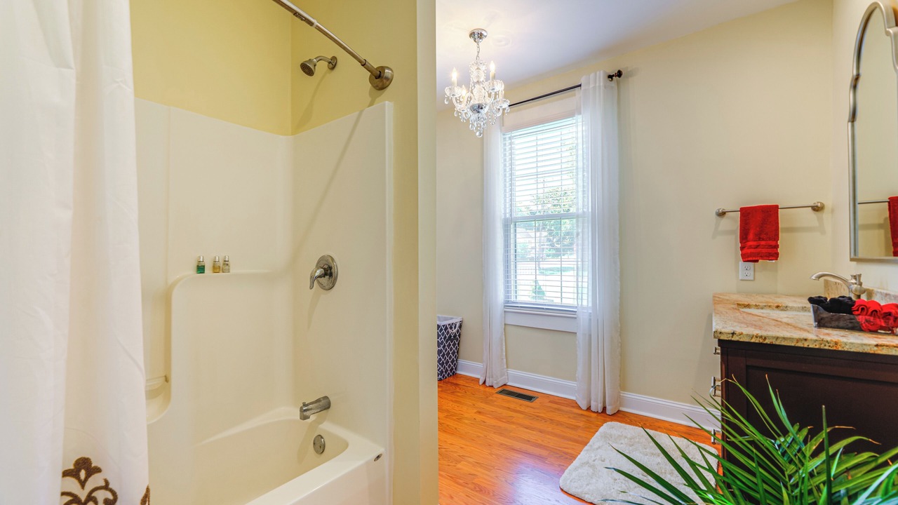 Photo of Bathroom in Willis Wharf