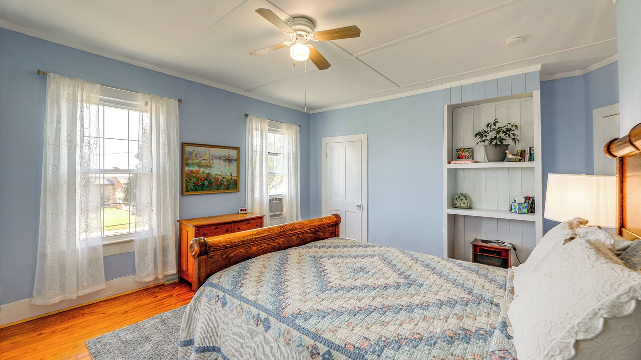 Photo of Bedroom in Willis Wharf