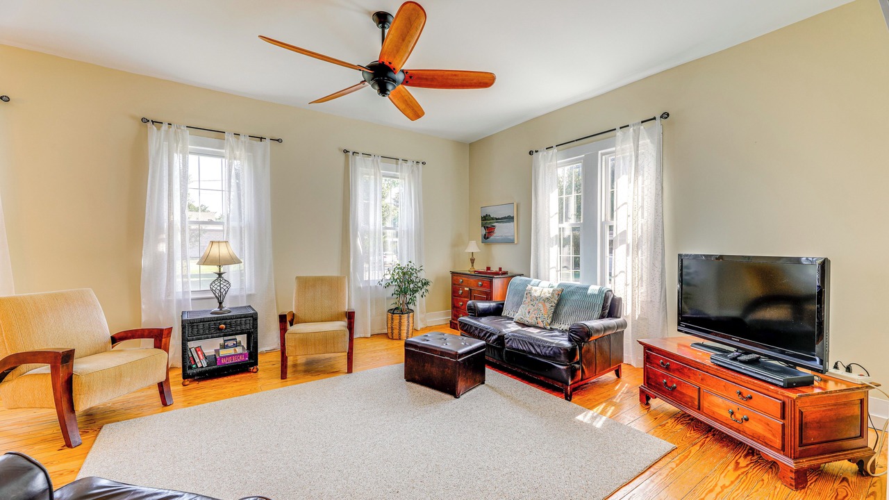 Photo of Bedroom in Willis Wharf