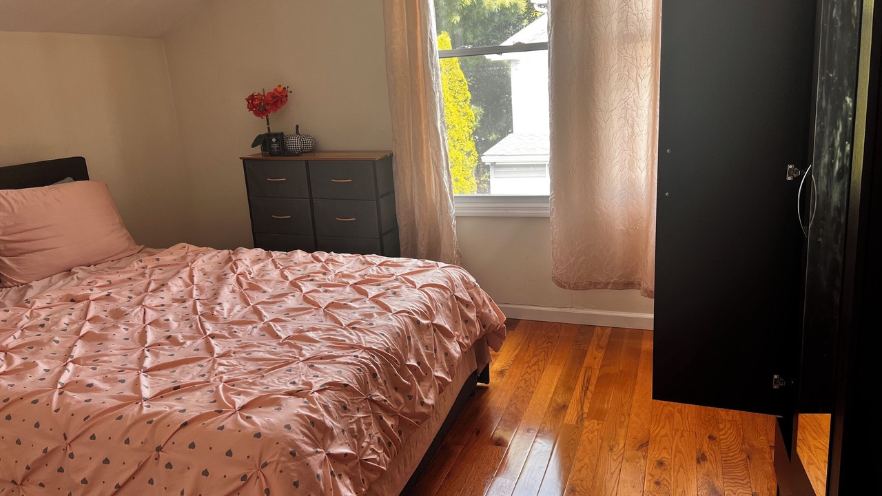 Photo of Bedroom in Clason Point