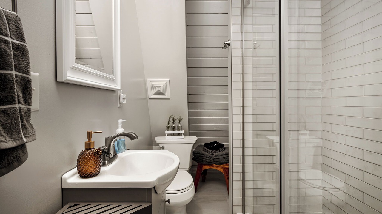 Photo of Bathroom in Linden