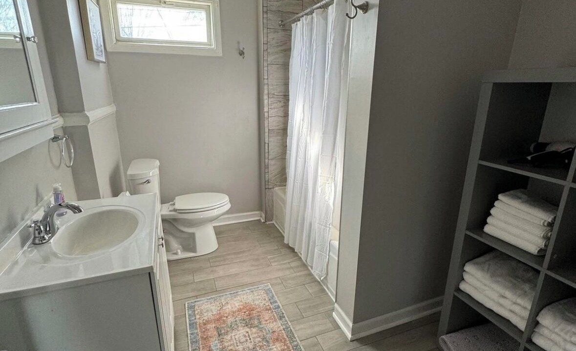 Photo of Bathroom in Front Park