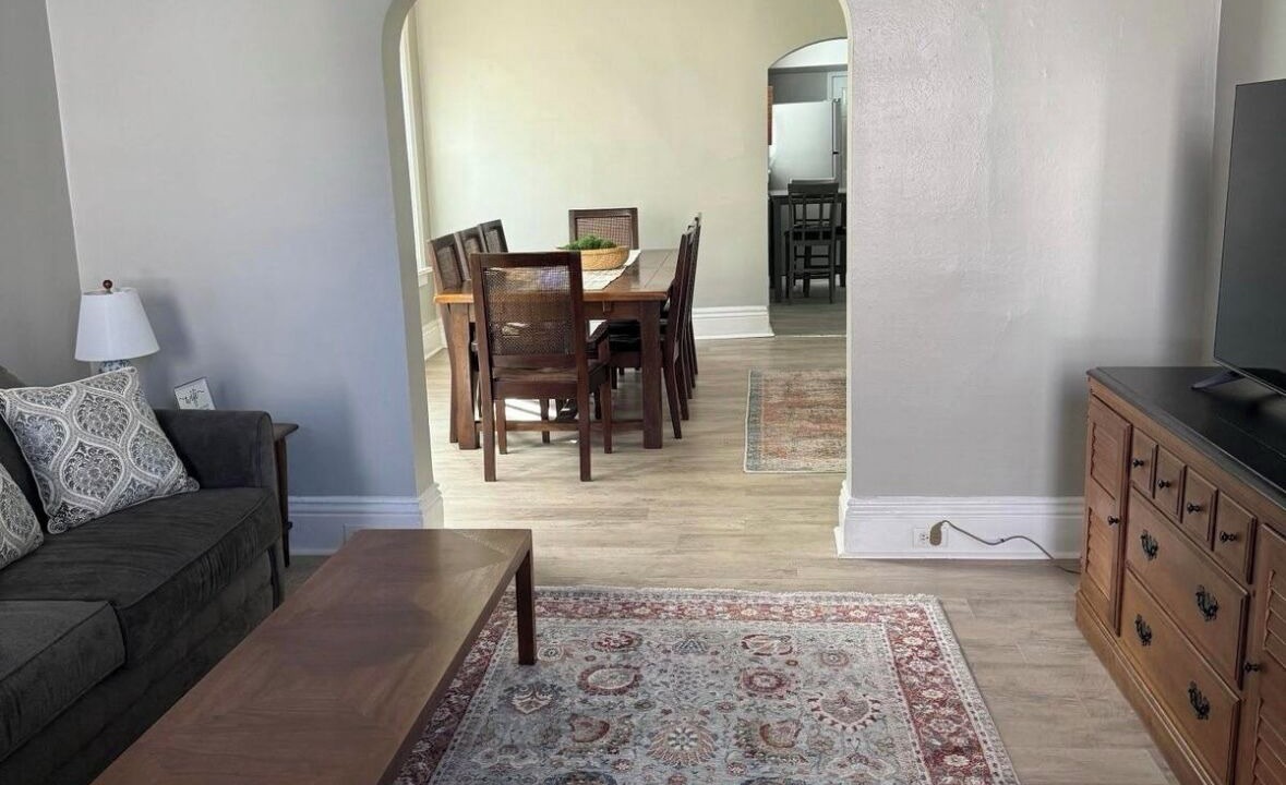 Photo of Livingroom in Front Park