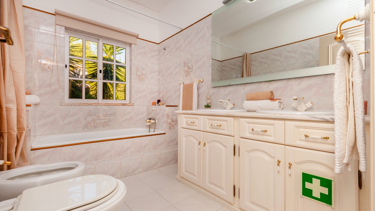 Photo of Bathroom in Monchique
