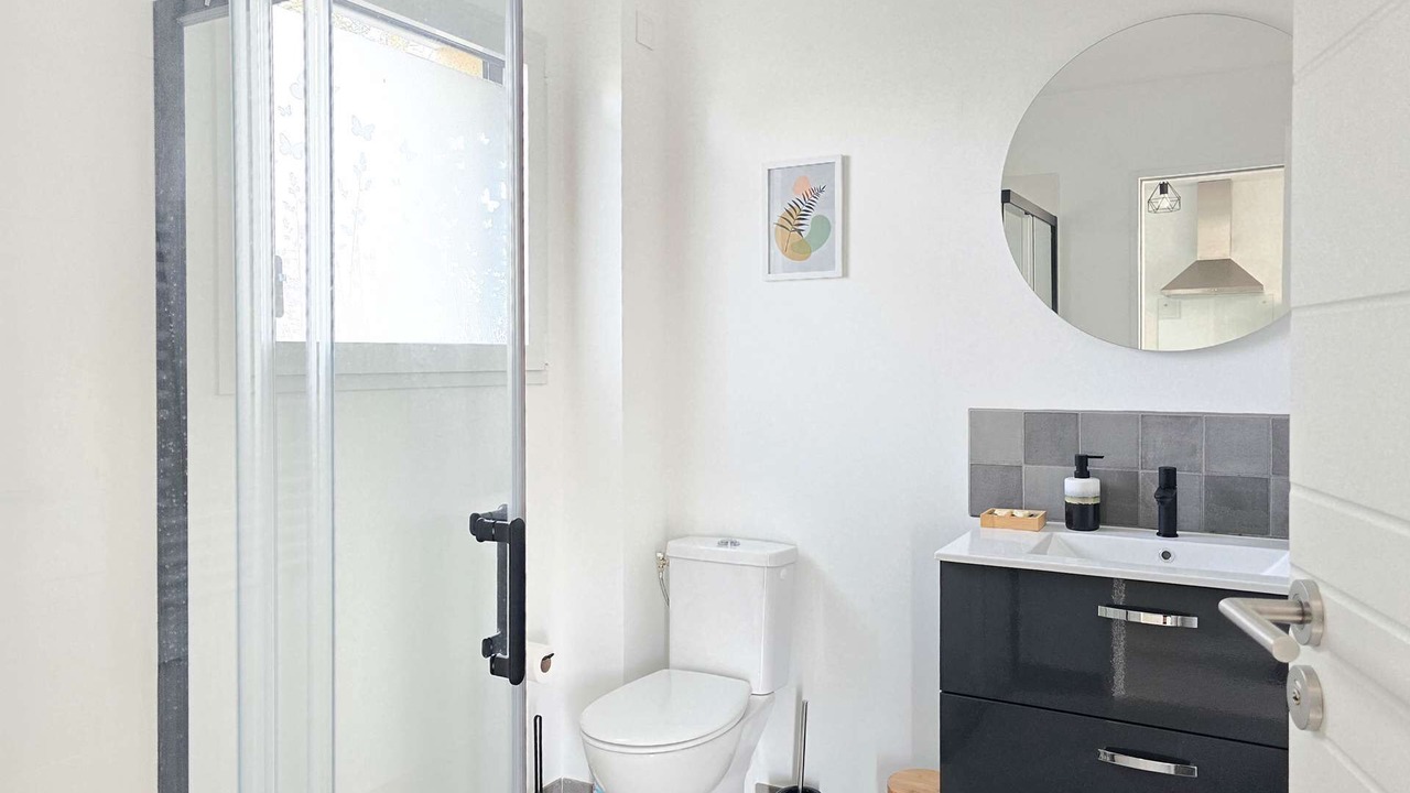Photo of Bathroom in Plevenon