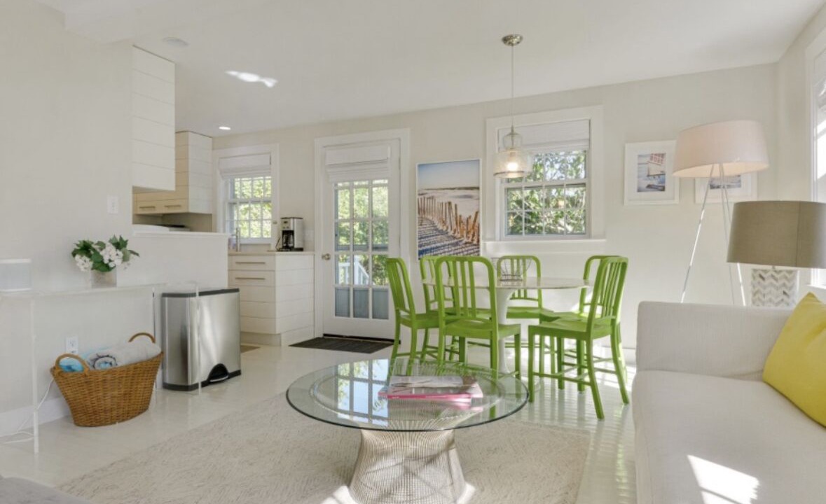Photo of Livingroom in Brant Point