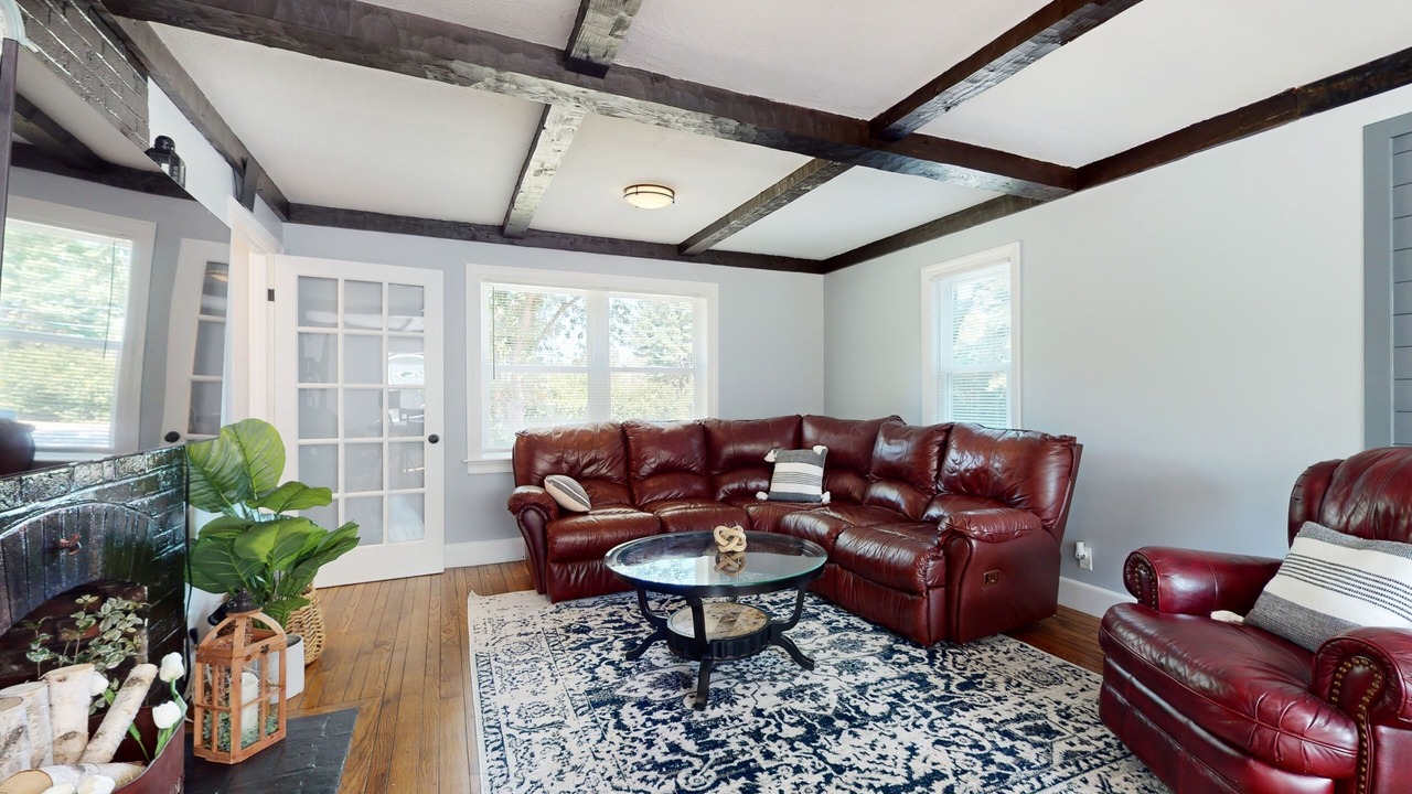 Photo of Livingroom in Foxboro