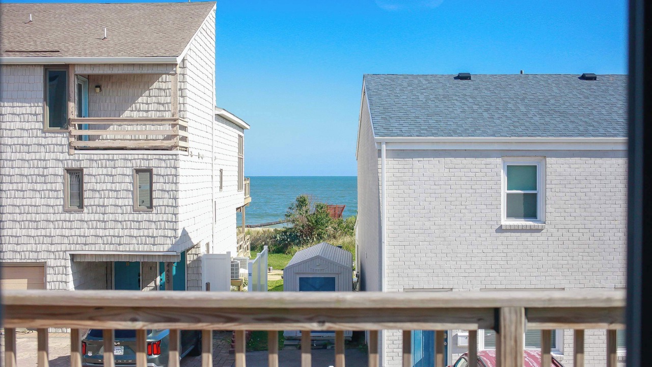 Photo of Patio Balcony in Chic's Beach