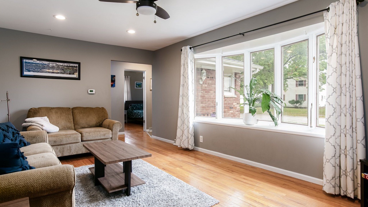 Photo of Livingroom in Wooded Estates